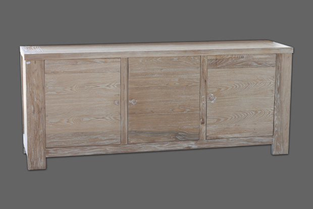 מזנון עץ לסלון, בסגנון טבעי, עם שלוש דלתות ושטח אחסנה רב במידות 180 45 75 
