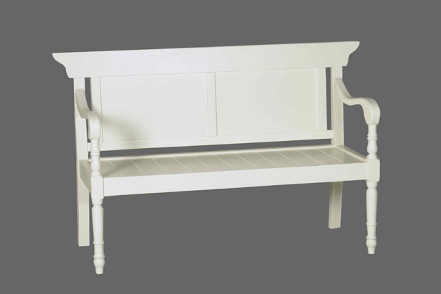 ספסל עץ בצבע לבן בסגנון כפרי במידות 148*58*92 ס"מ 