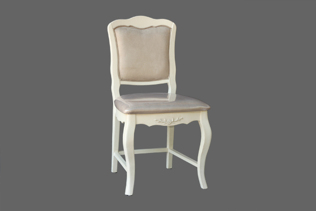 כיסא בסגנון צרפתי עם ריפוד איכותי, בצבע שמנת. מידות 5045*90 