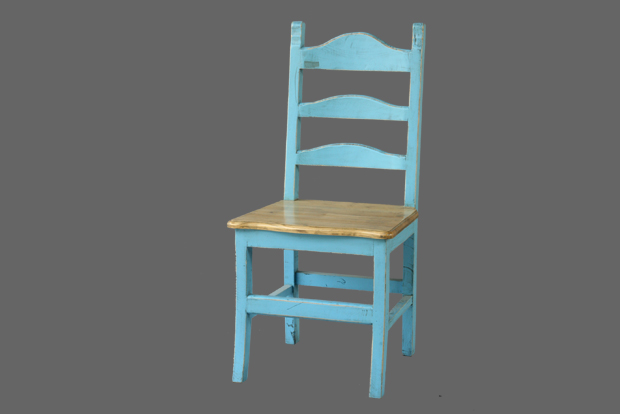 כסא עץ בצבע כחול בסגנון כפרי. מידות 50*45*105 