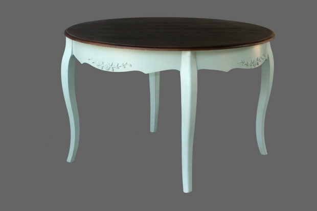 שולחן פרובנס עגול עם משטח עץ טבעי חום. מידות 120*80 